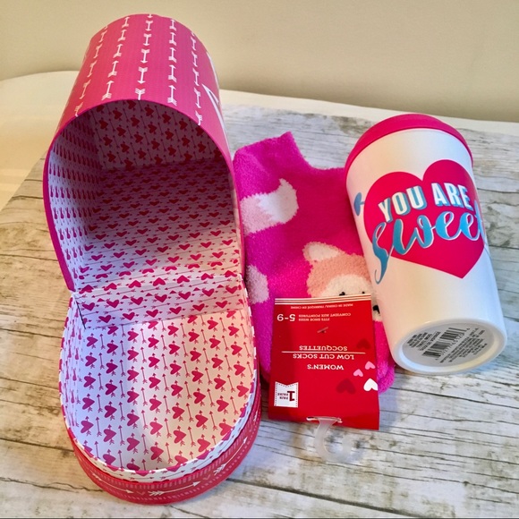 ✨4/$25✨ Valentine’s Day Set of Travel Mug-Socks-Gift Box - Picture 8 of 9